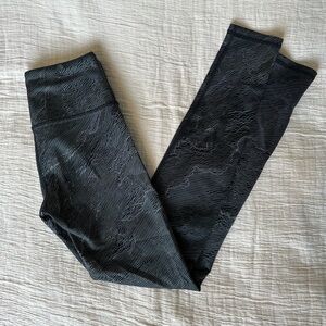 NWOT NOLI black patterned leggings
